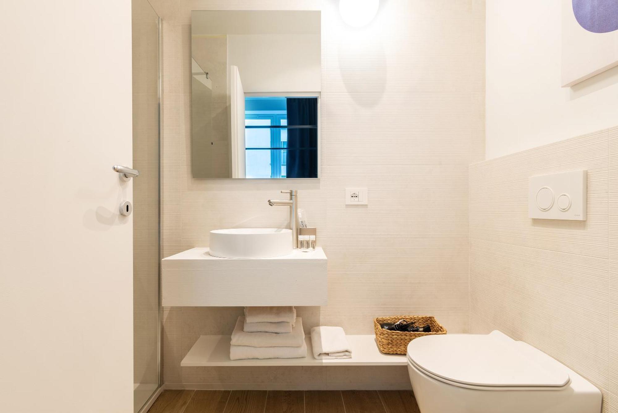 Easyhomes-City Centre Suites Милан Экстерьер фото